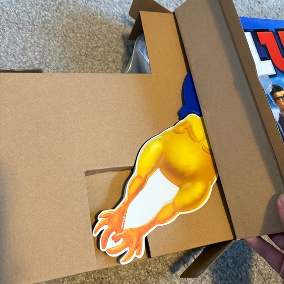 Hasbro Clue Giant Game Edition Outdoors NEW Murder Mystery - Picture 3 of 4